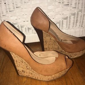 Brown/tan open toe wedges